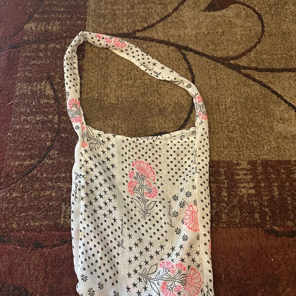 Airy floral tote
